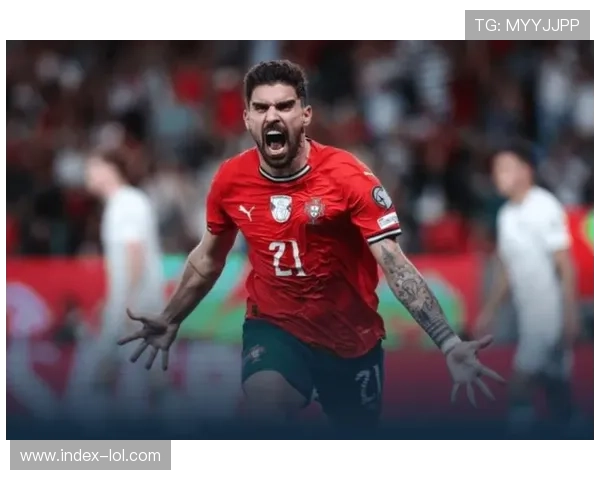 特写：内维斯绝杀后巴黎全队的疯狂庆祝