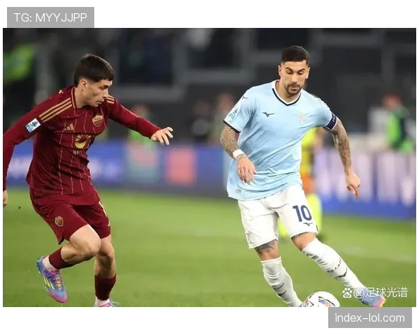 罗马2-1绝杀拉齐奥，德罗西治下球队维持三中卫体系但强调边路压上